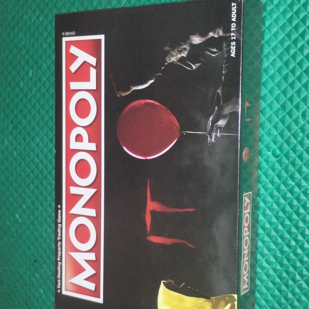 IT MONOPOLY GAME Featuring PENNYWISE Currency, 6 Collectable Tokens, Custom Game